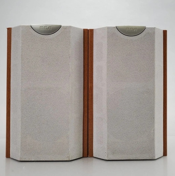 Vintage Realistic Working Bookshelf Speakers Wood Cabinets RCA RS 2005 Woodgrain - Picture 2 of 4
